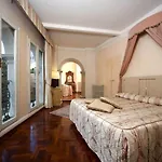 Palazzo Dragoni Hotel 3*
