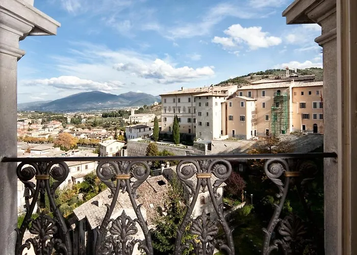 Palazzo Dragoni 3* 스폴레토