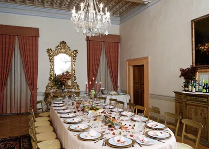 Palazzo Dragoni 호텔 3*