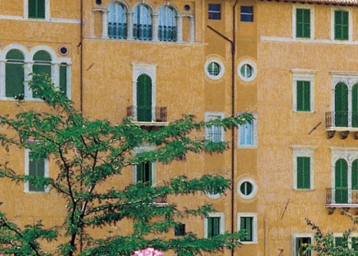 Palazzo Dragoni 호텔