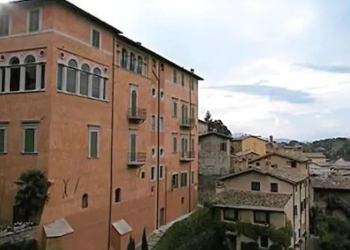 Palazzo Dragoni 스폴레토