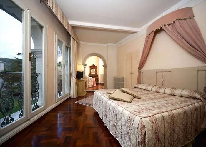 Palazzo Dragoni 호텔 3*